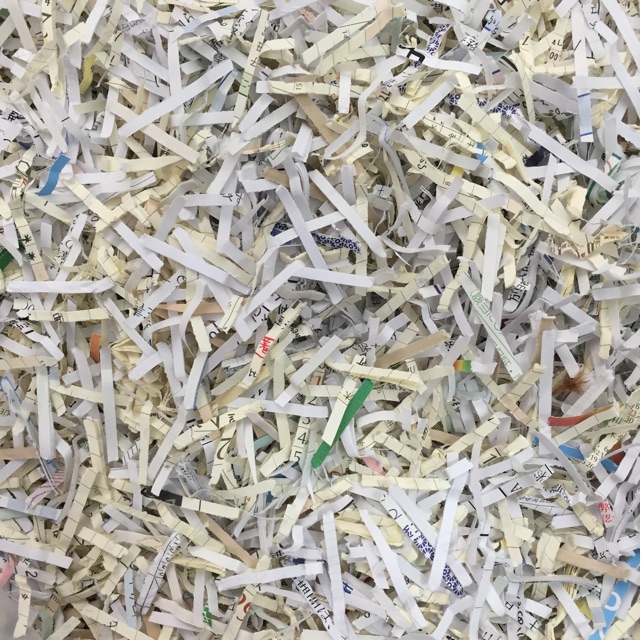 66g シュレッダーでお札をバラバラに