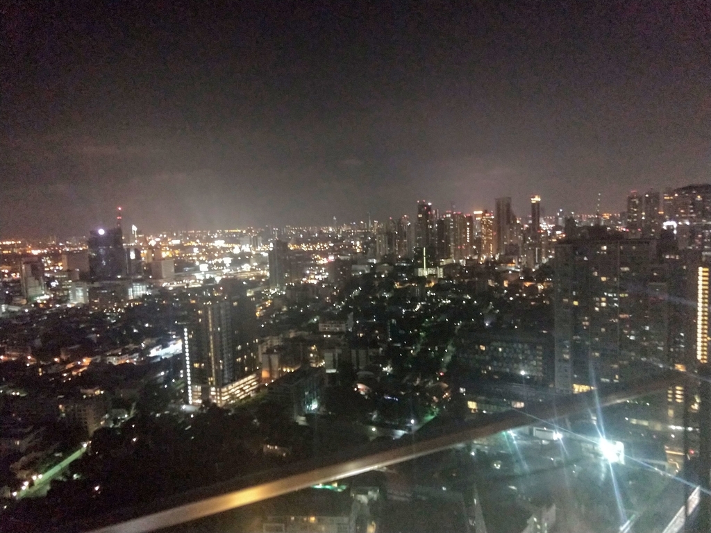 バンコクの夜景 高層 ラグジュアリー感