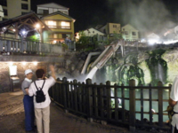 夜の湯畑