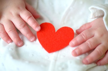 上の子のお世話があるのに「安静に」なんて難しすぎる…早産で産まれた第二子