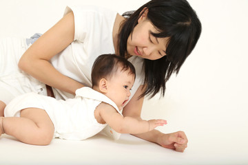 発達がゆっくりめの娘がついに寝返り!周囲と比べて孤独と焦りを感じていたあの頃