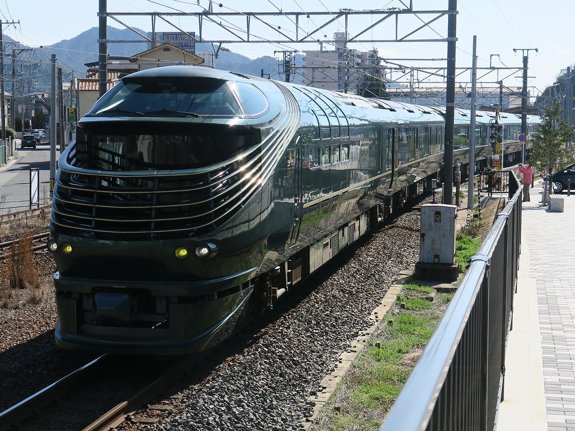 トワイライトエクスプレス瑞風，瑞風バス - 安芸君の散歩画像1