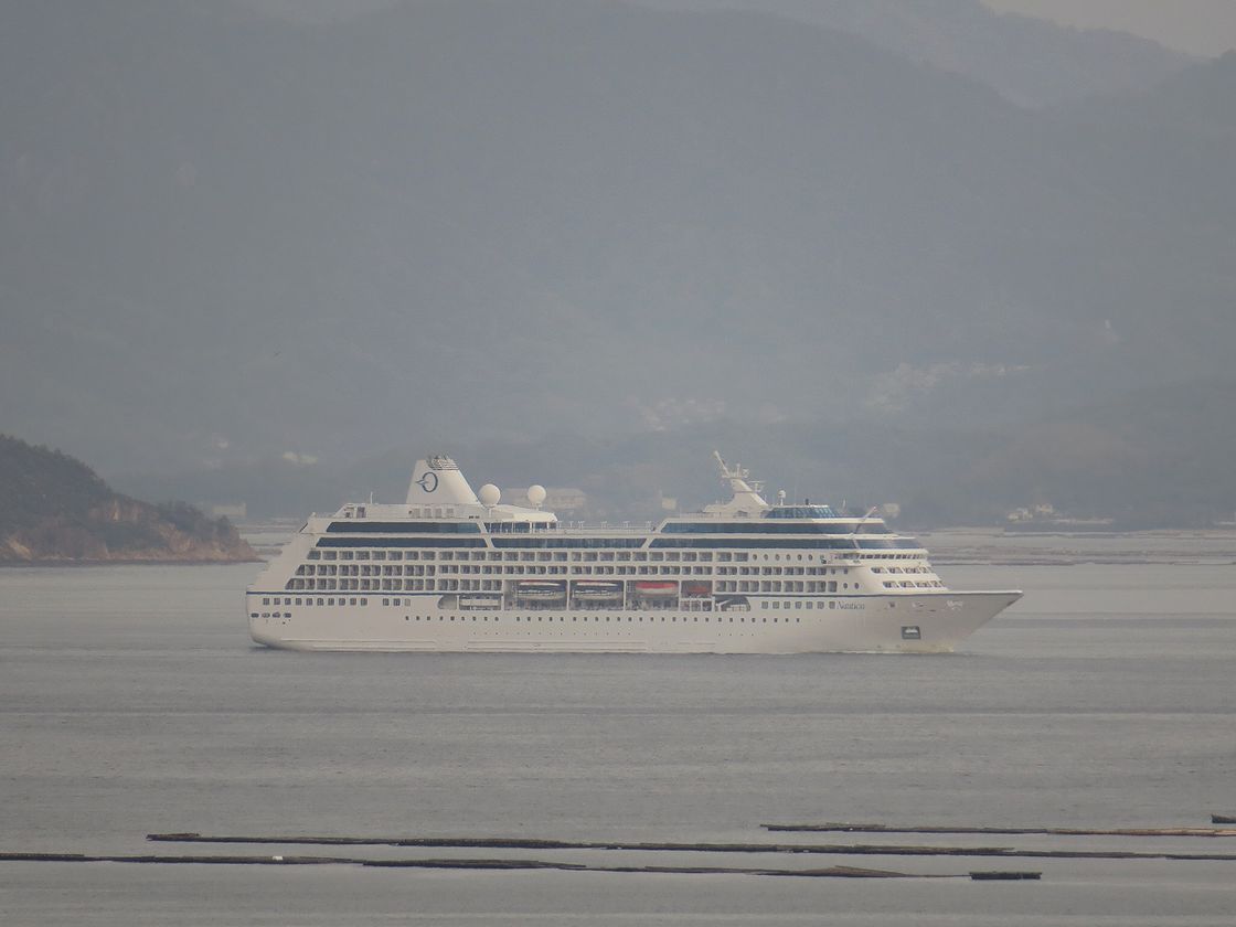 海辺の風景・豪華客船Nauticia - 安芸君の散歩画像1