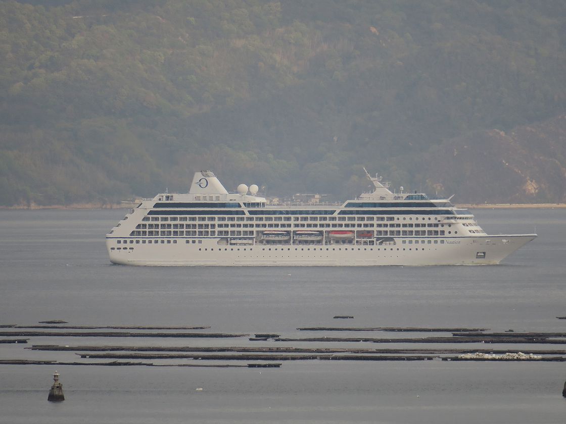 海辺の風景・豪華客船Nauticia - 安芸君の散歩画像1