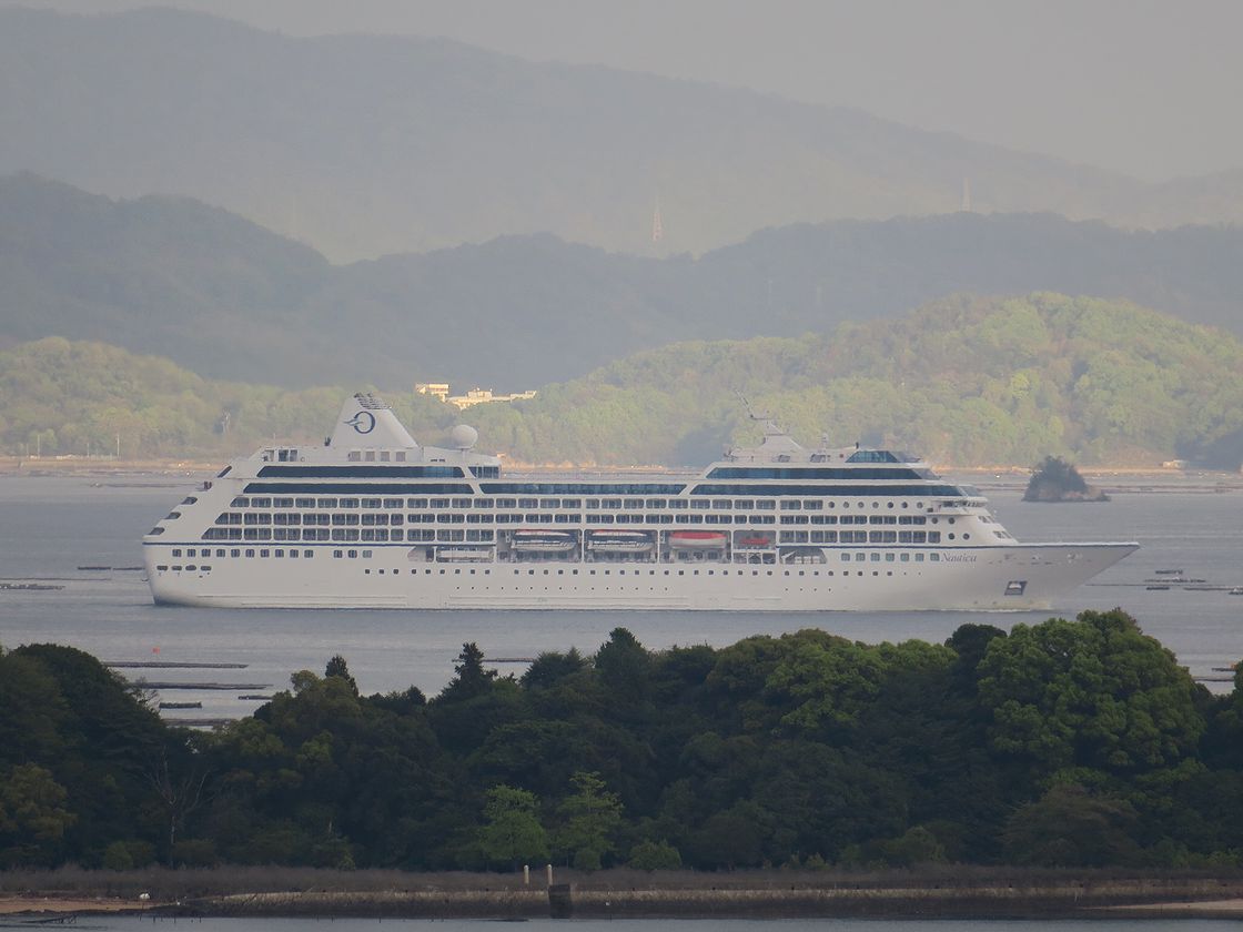 海辺の風景・豪華客船Nauticia - 安芸君の散歩画像1
