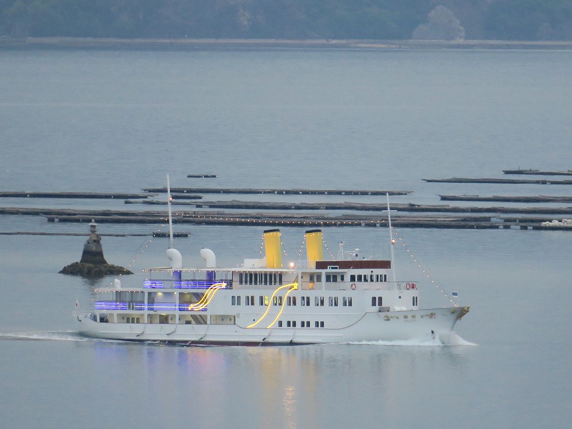 海辺の風景・豪華客船Le SolealとSilver Whisper - 安芸君の散歩画像1
