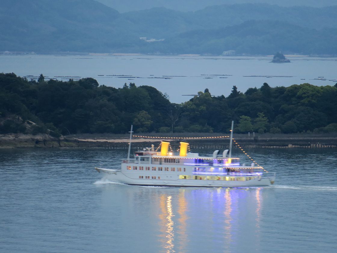 海辺の風景・豪華客船Le SolealとSilver Whisper - 安芸君の散歩画像1