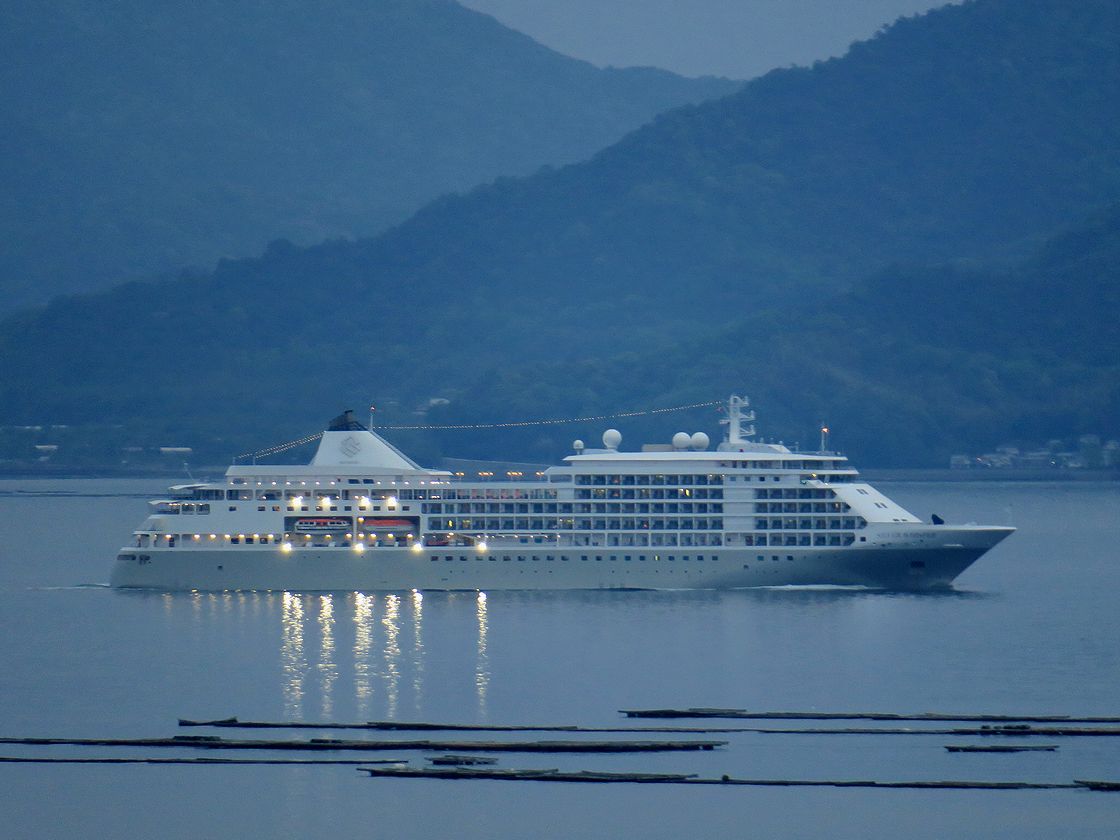 海辺の風景・豪華客船Silver Whisper - 安芸君の散歩画像1