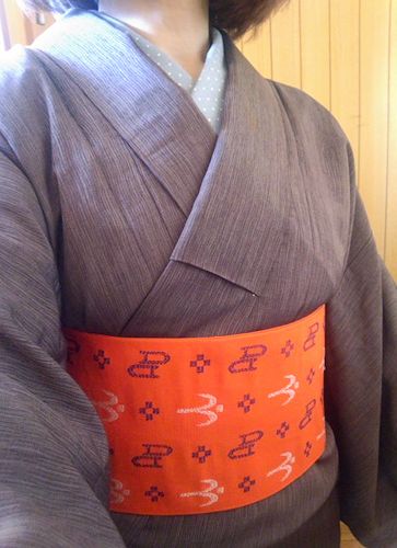 渋めのお召を朱色の帯で。今日は割と落ち着き系。 - つくしんぼうと山桜 