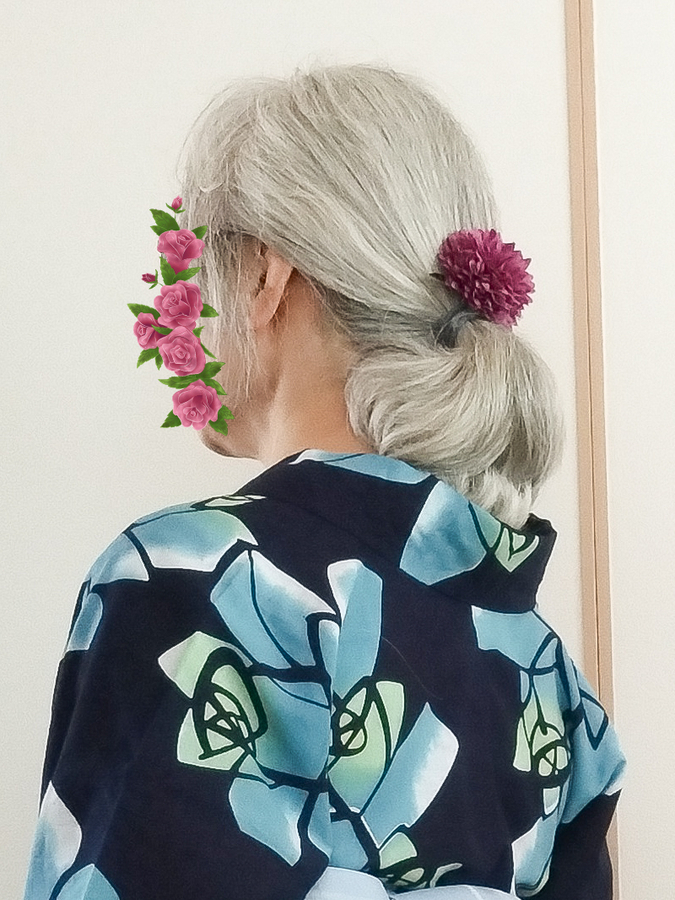 緑青色の地に、密やかに咲く薔薇の花が美しい注染めの浴衣です backend=imagemagick;version=1;