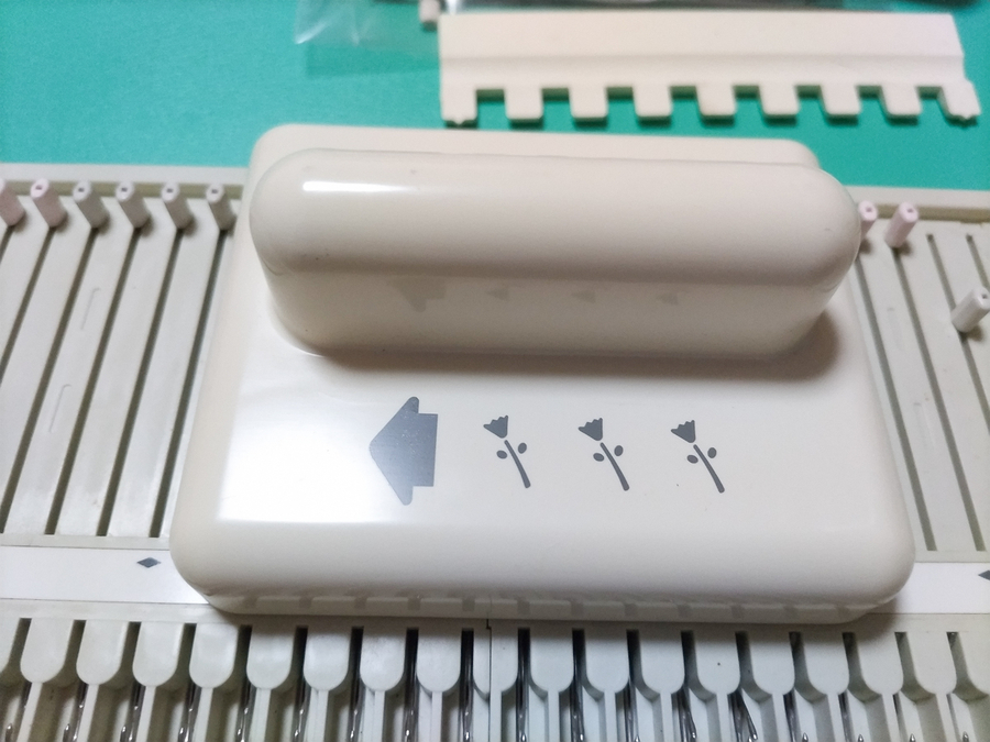 ブラザーのプラ機(アモーネⅢ)とシルバーのプラ機(ページワン)で