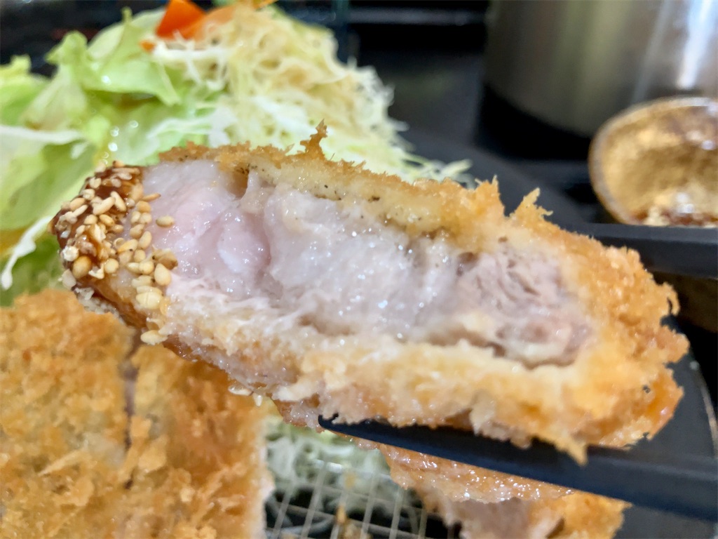 とんかつ彩かつ「厚切りロースカツ定食」 - お茶にしよっ‼︎
