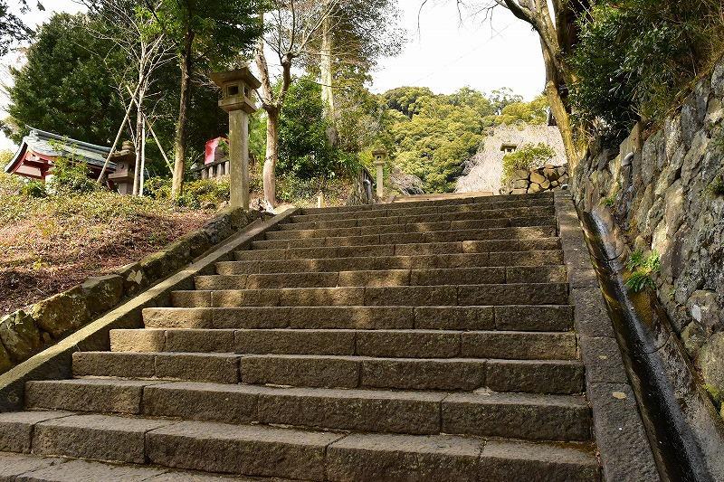 伊豆山神社の石段 伊豆山神社の石段