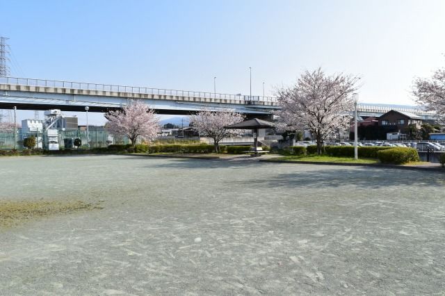 桜堤北公園から伸びる桜堤遊歩道 桜堤北公園から伸びる桜堤遊歩道