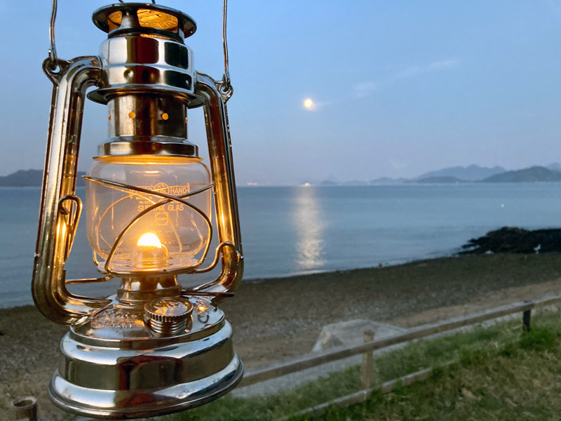 キャンパーに愛されるフェアハンドランタン。その魅力とは…？ - 前世は