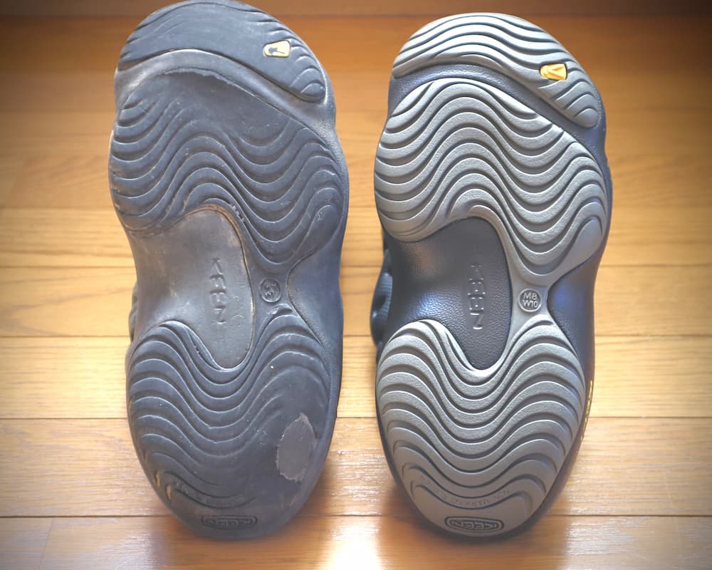 KEEN YOGI 新品(右側)との比較
