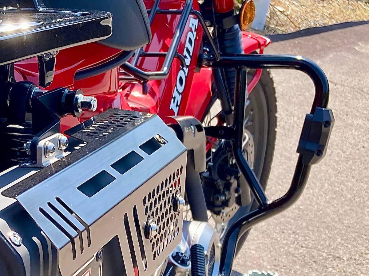 CT125 エンジンガード装着後②左後面