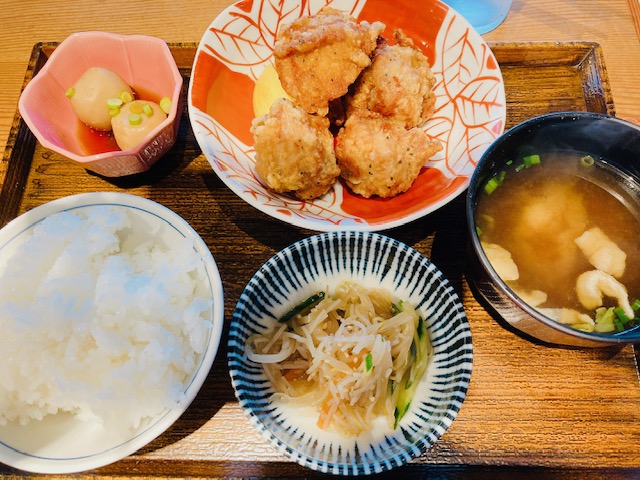 なかよし 唐揚げ定食