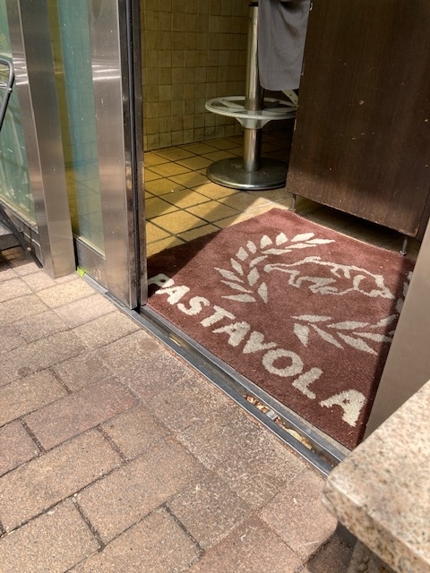 パスターヴォラ　田町　行列