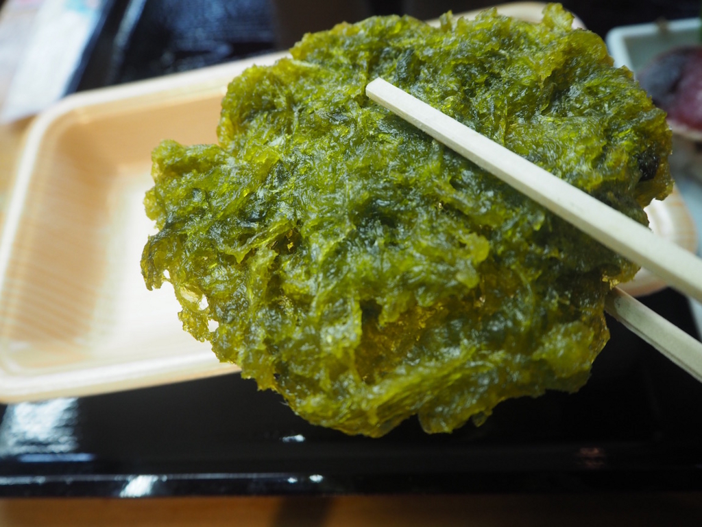 高知のひろめ市場で 亀の手 という珍味と 餃子 かつおの握りを食べました 大満足です 30代後半独身男性が不動産賃貸事業を始めるブログ