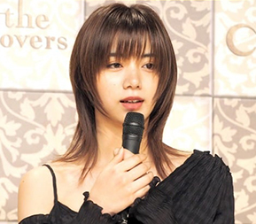 “池田エライザさんのシリアスな表情”/