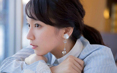 “吉岡里帆さんの画像”/