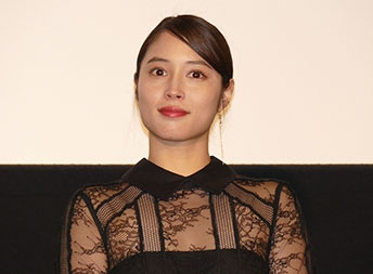 “広瀬アリスさんの正面の画像”/