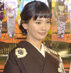“中村ゆりさんの画像”/
