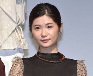 “小野花梨さんの正面の画像”/