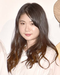 “小野花梨さんのシリアスな表情”/