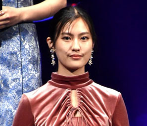 “恒松祐里さんの正面の画像”/