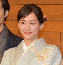 “綾瀬はるかさんの斜め向きの画像”/