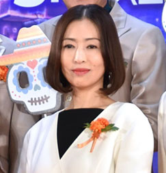 “松雪泰子さんのシリアスな表情”/