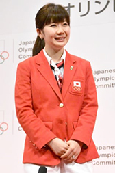 “福原愛さんの斜め向きの画像”/