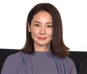 “吉田羊さんの正面の画像”/