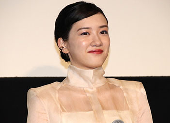 “永野芽郁さんの斜め向きの画像”/