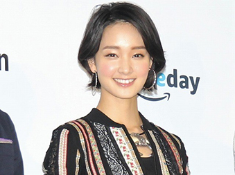 “剛力彩芽さんの正面の画像”/