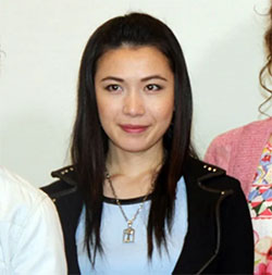 “村川絵梨さんの画像7”/