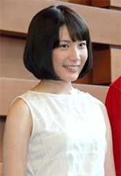 “村川絵梨さんの画像12”/