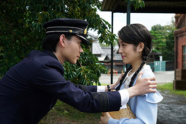 “浜辺美波さんの横顔”/