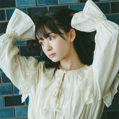 畑芽育と浜辺美波は似てる女優？10枚の画像で比較 - AKIRAの映画
