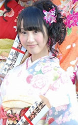 “松井玲奈さんの斜め向きの画像”/