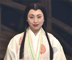 “音月桂さんの正面の画像”/