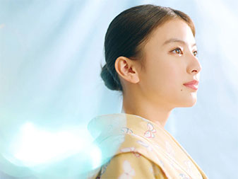 “出口夏希さんの横顔”/