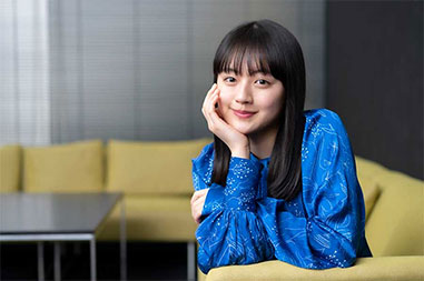 “上坂樹里さんの正面の画像”/