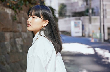 “上坂樹里さんの横顔”/