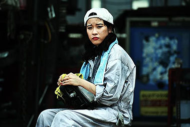“円井わんさんのシリアスな表情”/