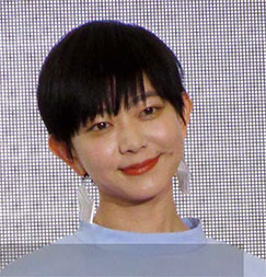 “石橋菜津美さんの正面の画像”/