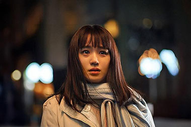“奈緒さんの斜め向きの画像”/