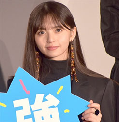 “齋藤飛鳥さんの正面の画像”/